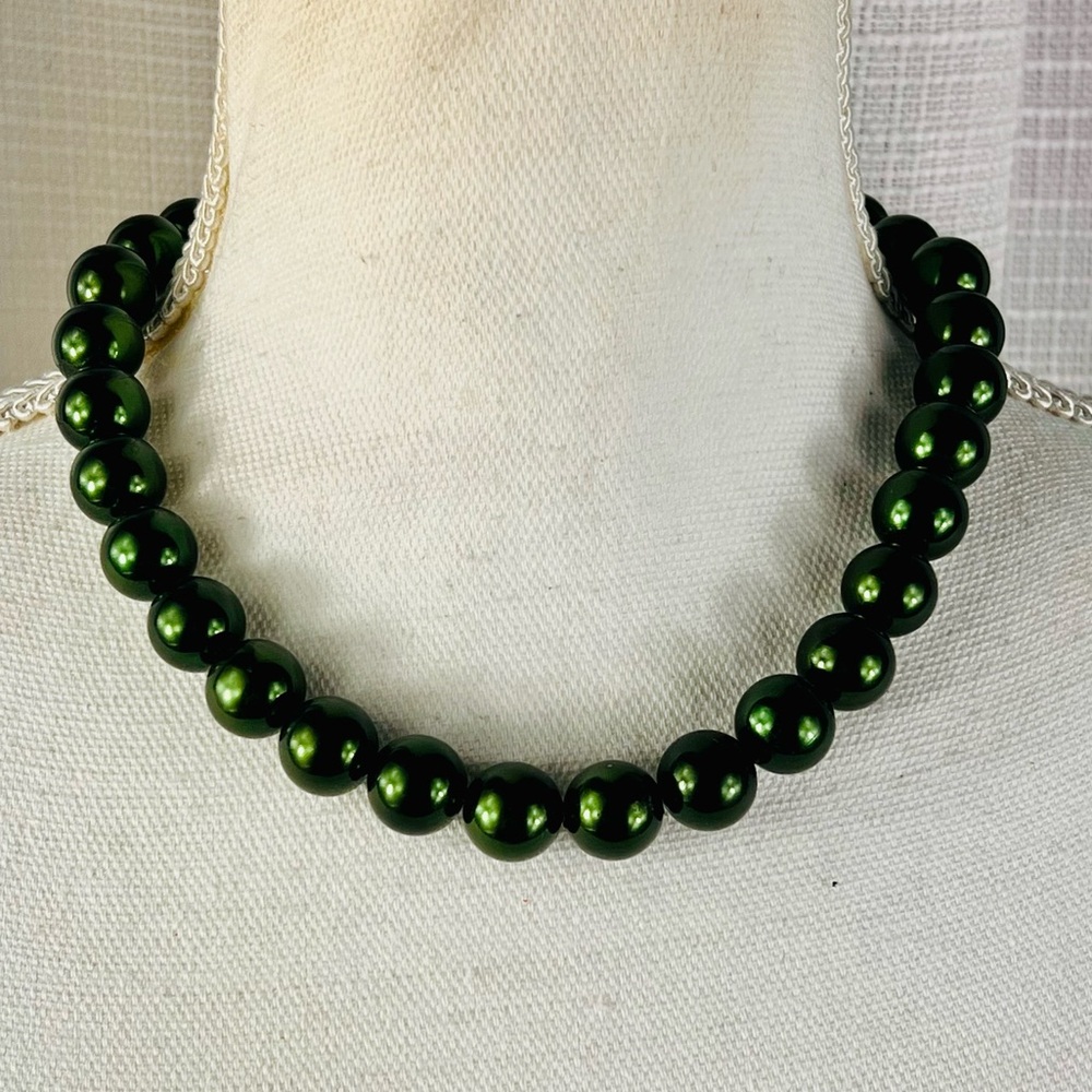 Dark Green Faux Pearl Beaded Necklace Clasp Close Adjustable Beautiful Fashion